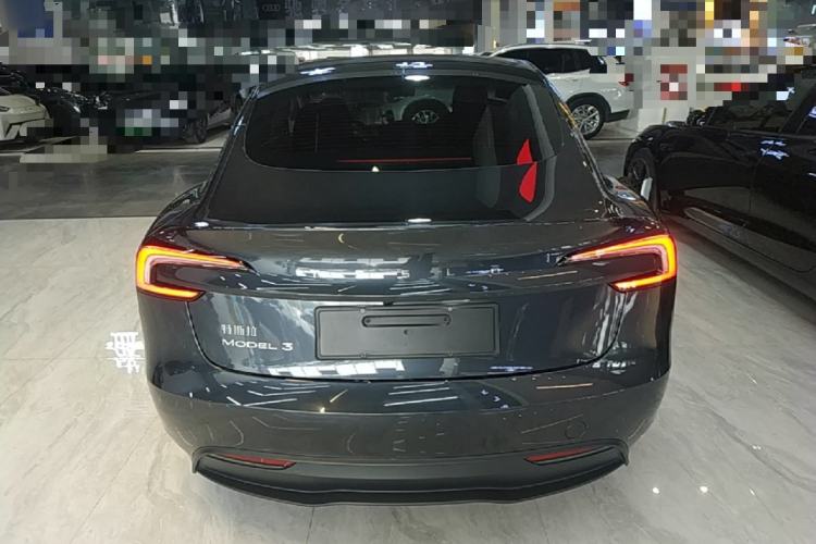 Tesla Model 3 2025 — 5