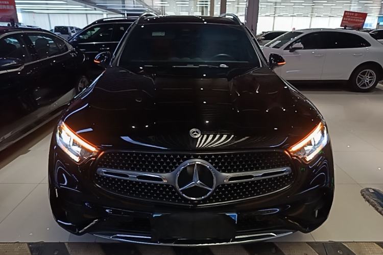 Mercedes-Benz GLC 260 L 2023 — фото 2