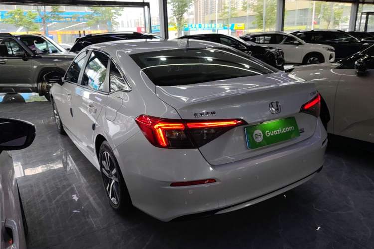 Honda Civic 2023 — 4