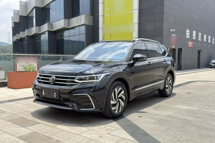 Volkswagen Tiguan L 2024 — фото 1