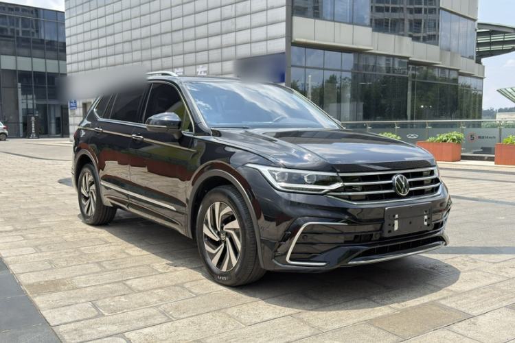 Volkswagen Tiguan L 2024 — фото 3
