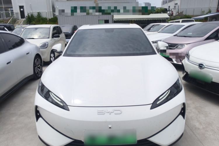 BYD e7 2025 — 2