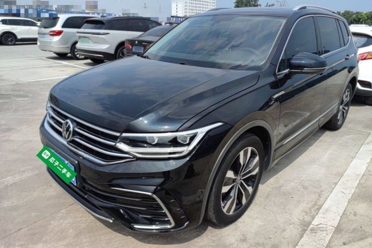 Volkswagen Tiguan L 2022 — фото 1