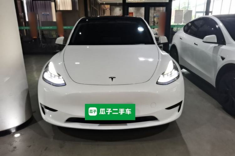 Tesla Model Y 2024 — 2