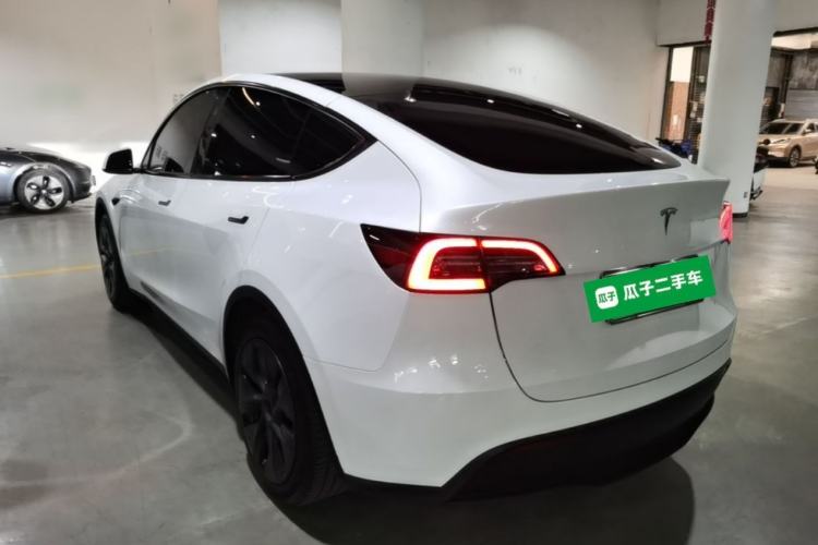 Tesla Model Y 2024 — 4