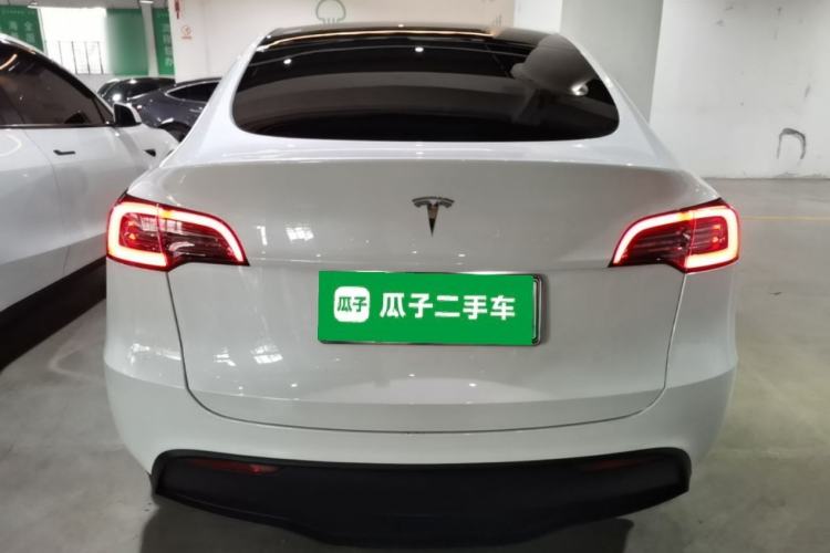 Tesla Model Y 2024 — 5