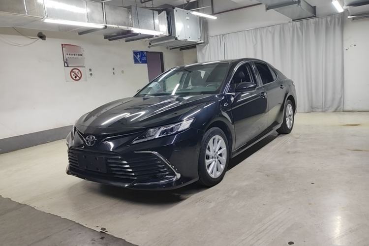 Toyota Camry 2023 — фото 1