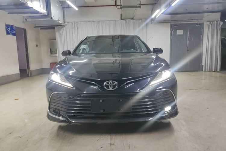 Toyota Camry 2023 — фото 2