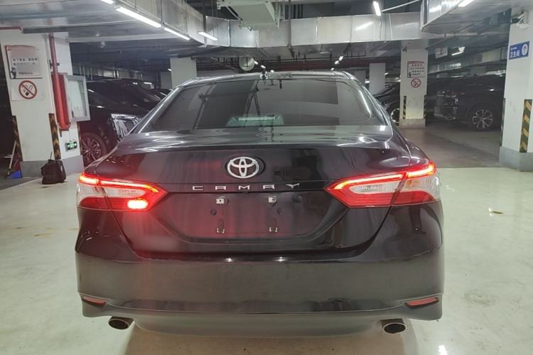 Toyota Camry 2023 — фото 5