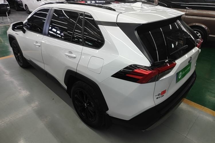 Toyota RAV4 2023 — 4