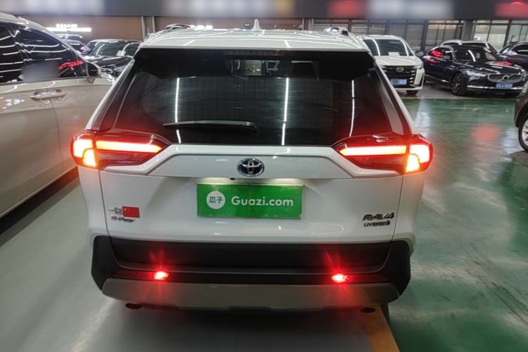 Toyota RAV4 2023 — 5