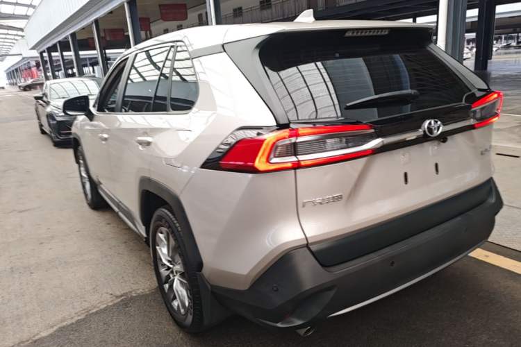 Toyota RAV4 2023 — 4