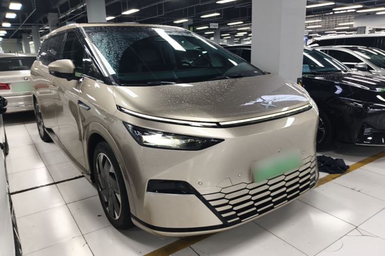 XPeng X9 2024 — 3