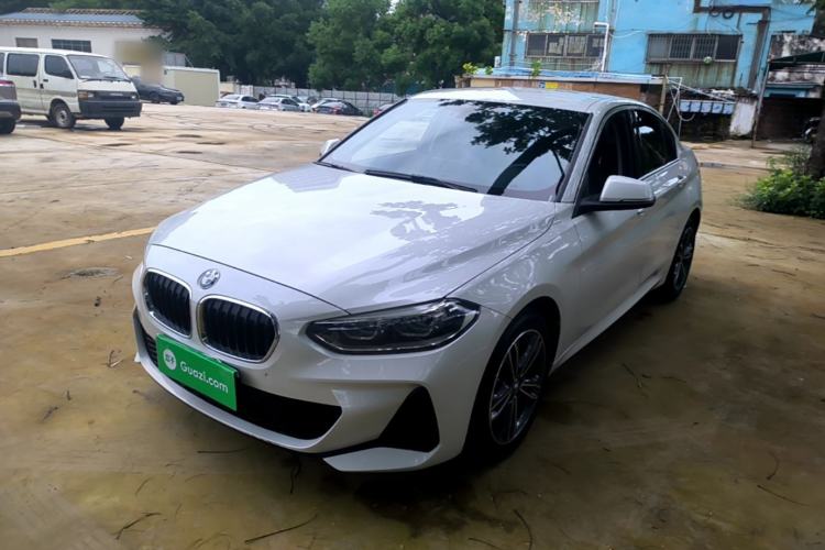 BMW 120i 2023 — фото 1