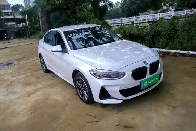 BMW 120i 2023 — фото 3