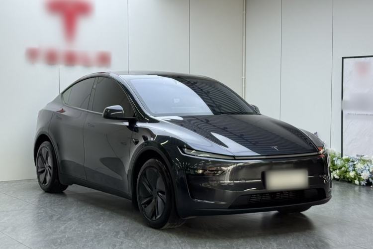 Tesla Model Y 2025 — 3