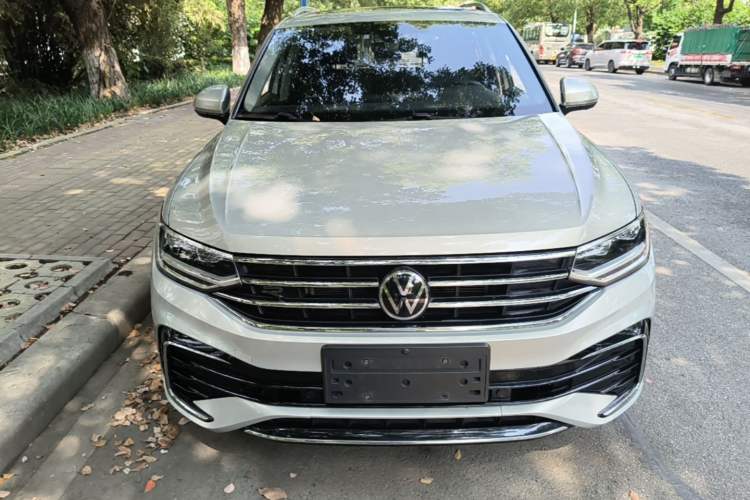 Volkswagen Tiguan L 2023 — 2