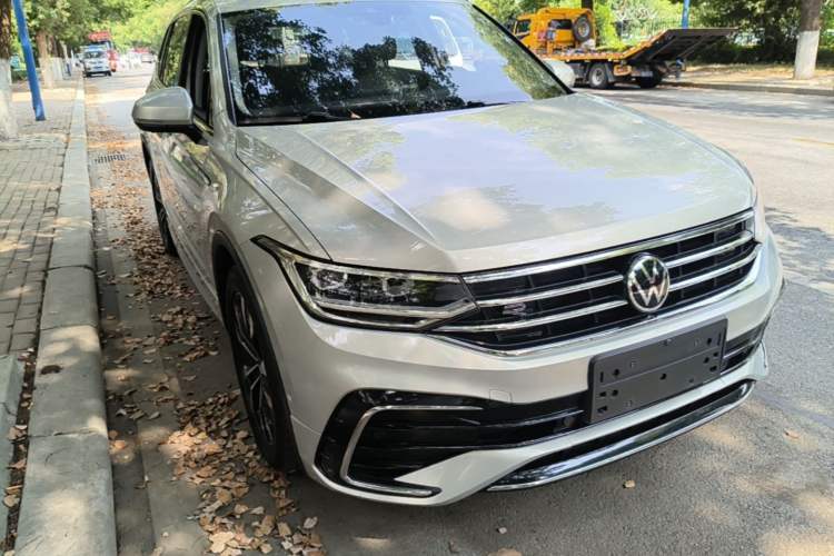 Volkswagen Tiguan L 2023 — 3