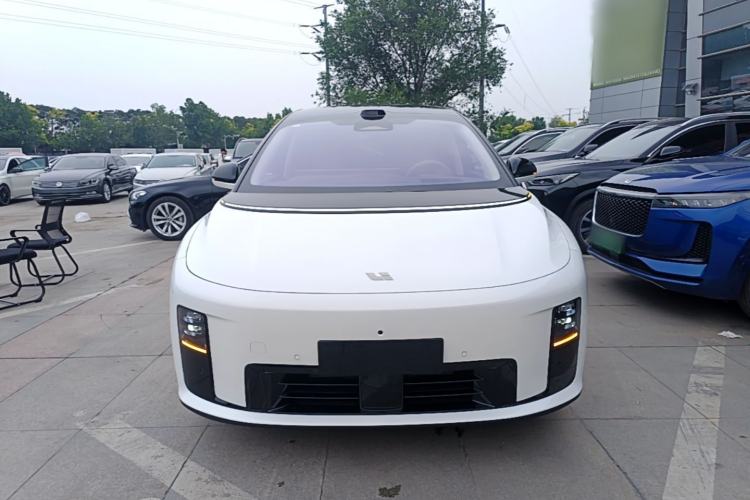 Li Auto i8 2025 — 2