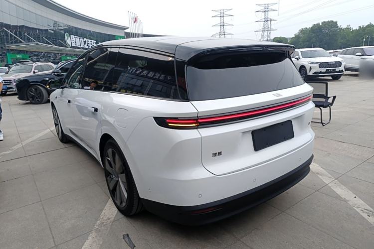 Li Auto i8 2025 — 4