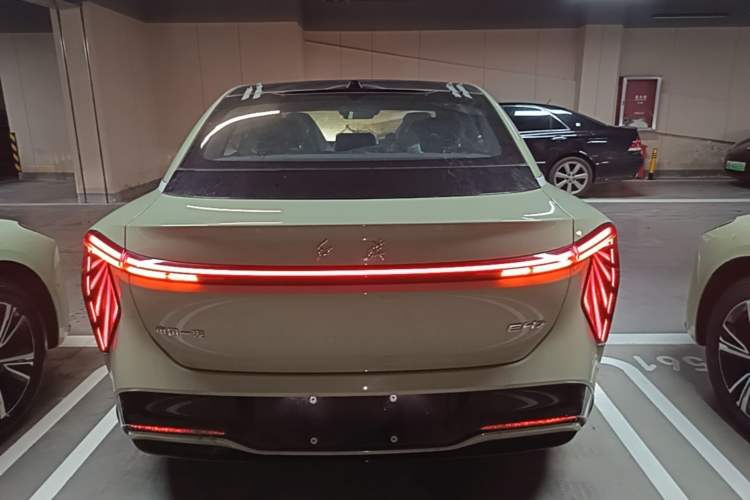 Hongqi EH7 2025 — 5