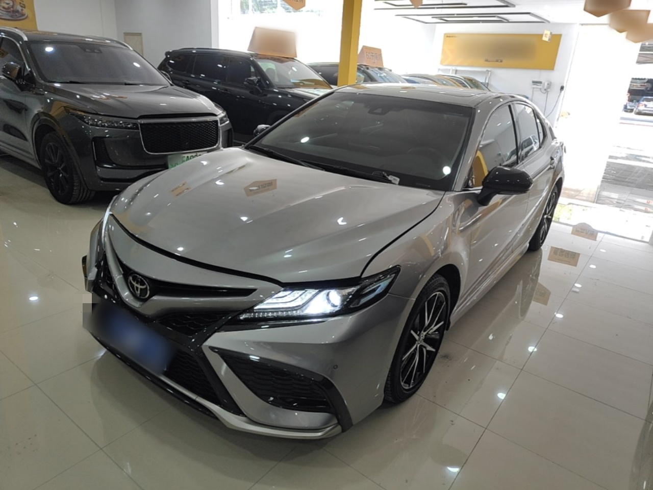 Toyota Camry 2021 — фото 1