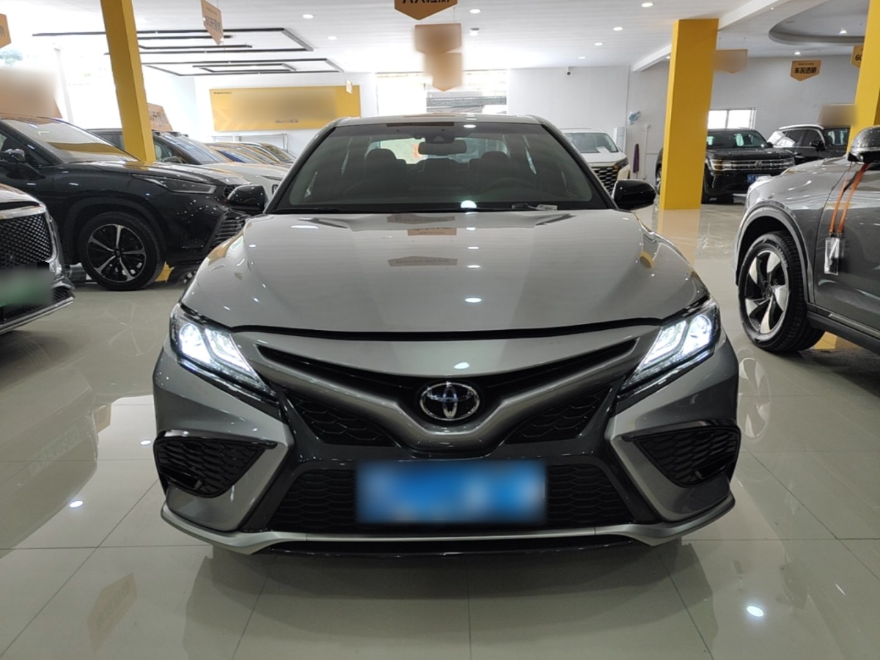 Toyota Camry 2021 — фото 2