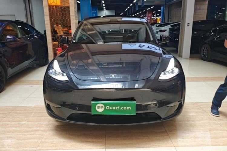 Tesla Model Y 2024 — 2