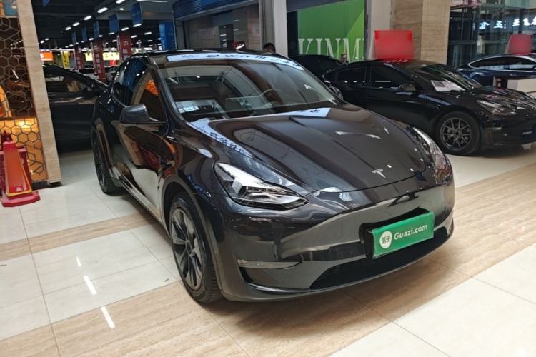 Tesla Model Y 2024 — 3