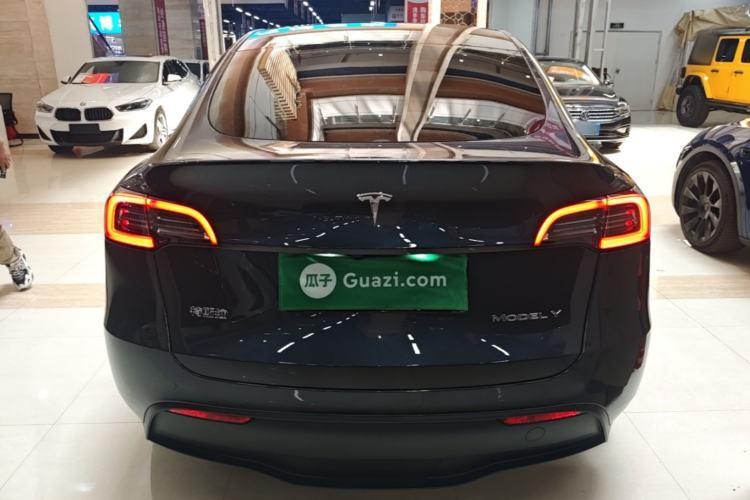 Tesla Model Y 2024 — 5