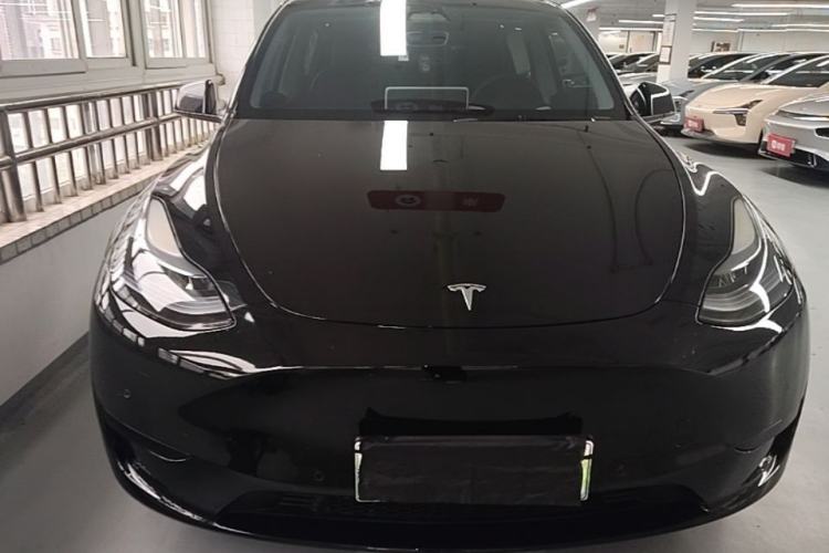 Tesla Model Y 2023 — 2