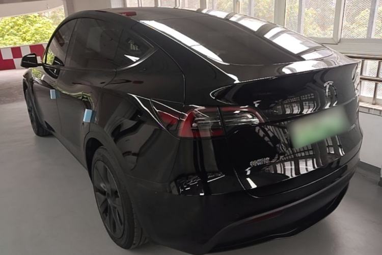 Tesla Model Y 2023 — 4