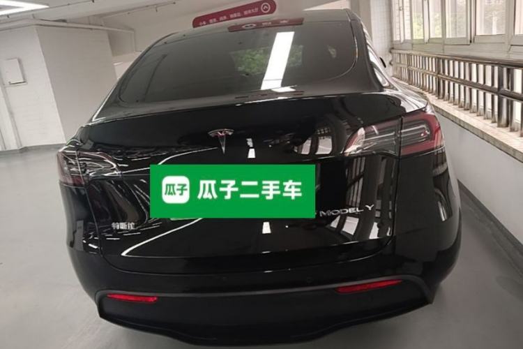 Tesla Model Y 2023 — 5