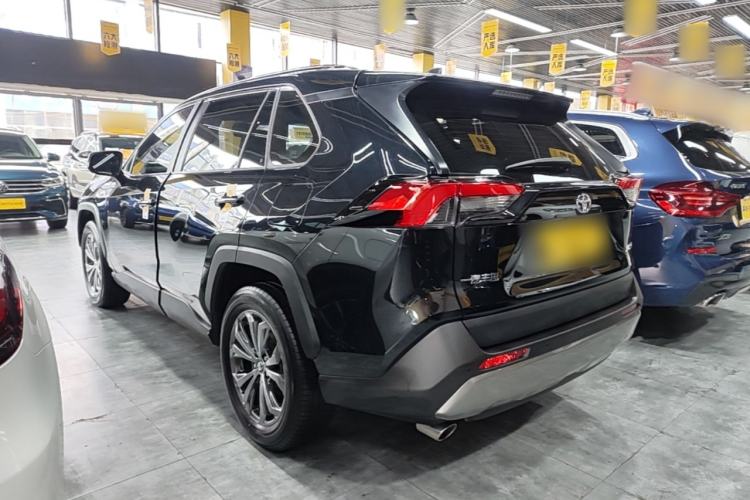 Toyota RAV4 2023 — 4