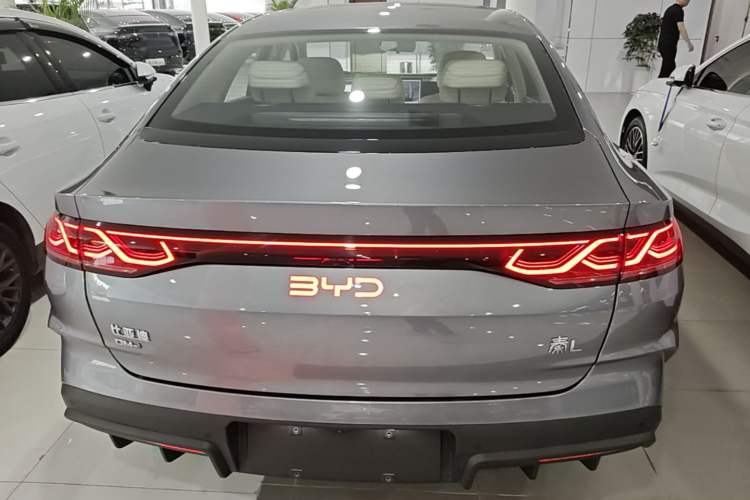 BYD Qin L 2024 — 5