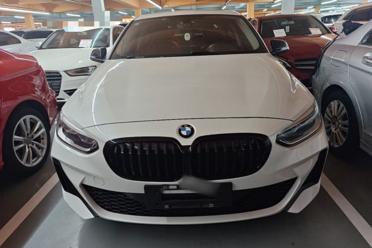BMW 120i 2022 — 2