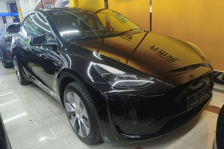 Tesla Model Y 2022 — 3