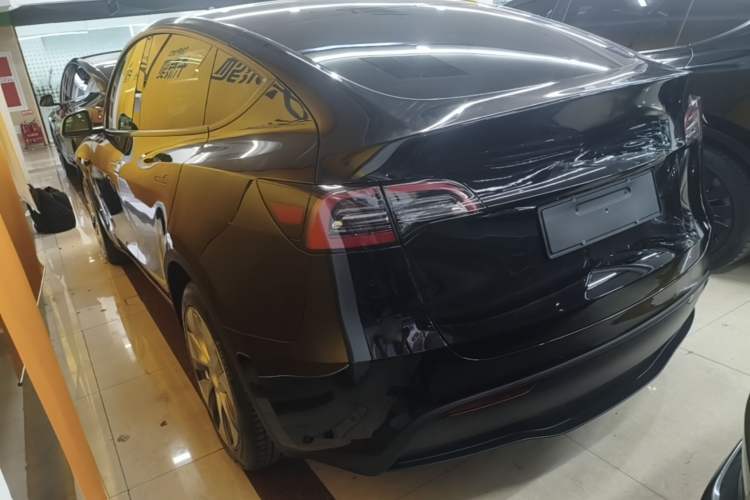 Tesla Model Y 2022 — 4