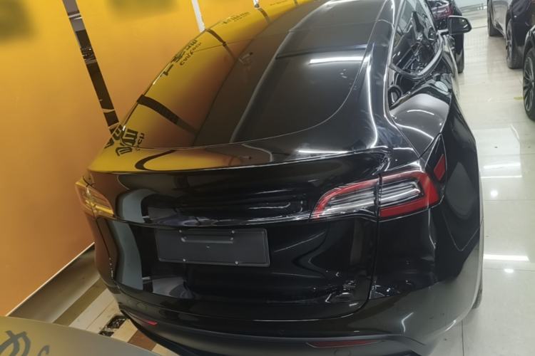 Tesla Model Y 2022 — 5
