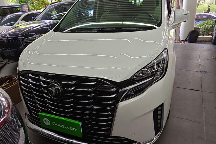 Buick GL8 2023 — 2