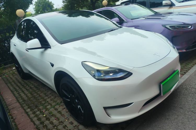 Tesla Model Y 2021 — 3