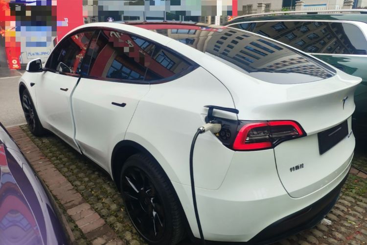 Tesla Model Y 2021 — 4