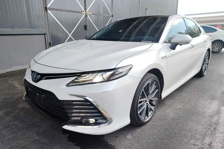 Toyota Camry 2021 — фото 1