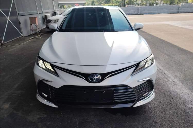 Toyota Camry 2021 — фото 2