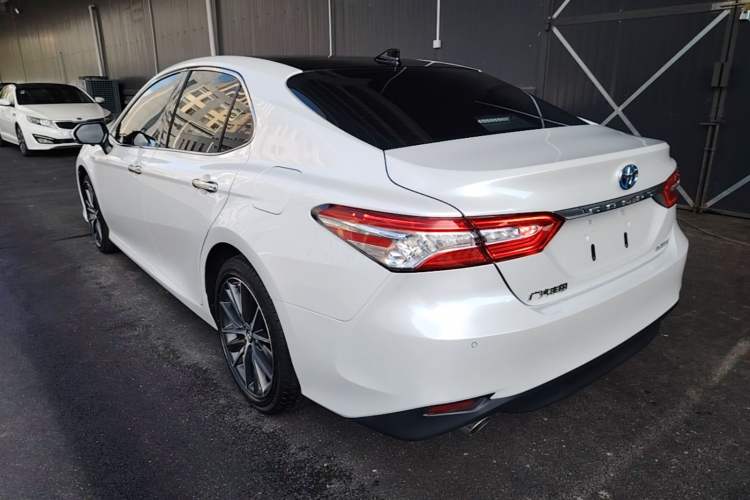 Toyota Camry 2021 — фото 4