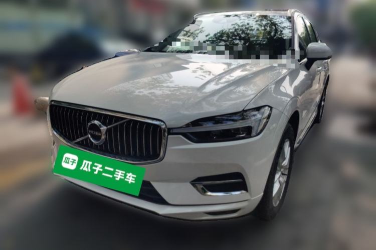 Volvo XC60 2021 — фото 1