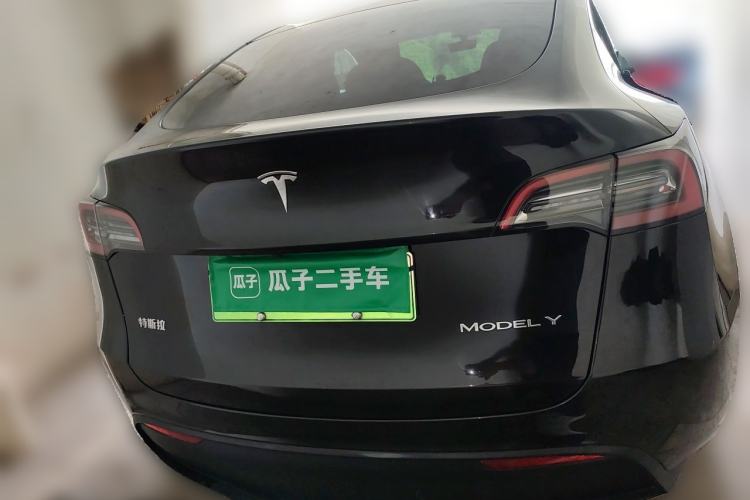 Tesla Model Y 2022 — 5