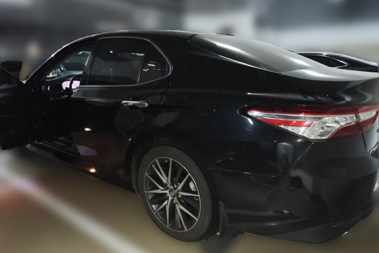 Toyota Camry 2021 — фото 4