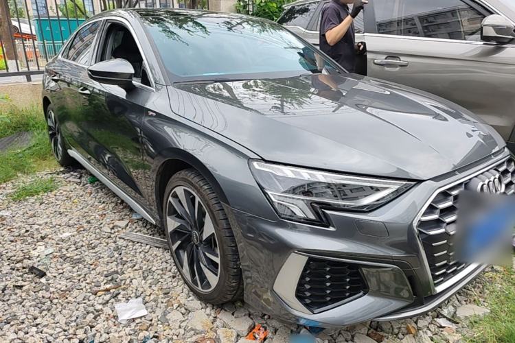 Audi A3L 2023 — 3
