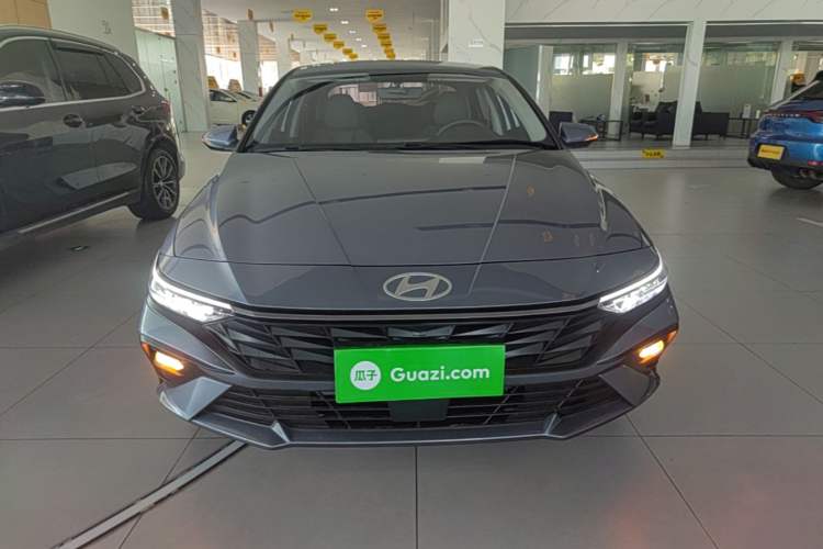 Hyundai Elantra 2023 — фото 2